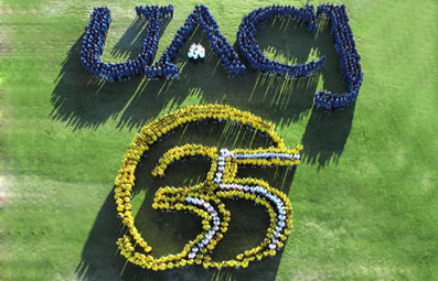 Conmemoran 35 aniversario de la Universidad Autónoma de Ciudad Juárez con Logotipo Humano