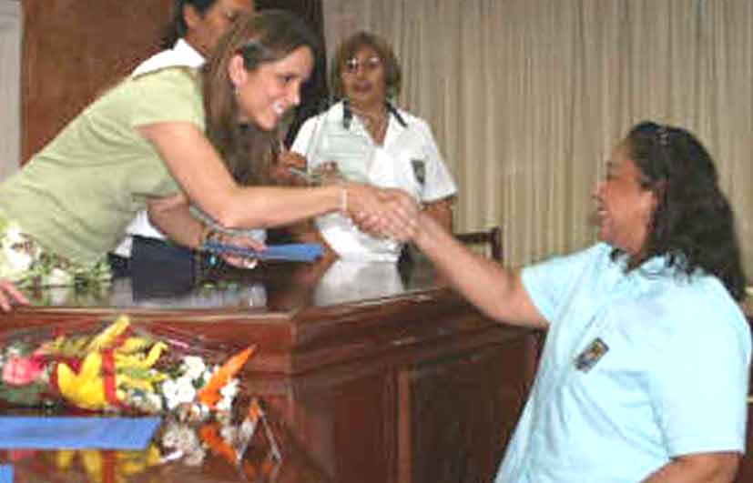 Entrega Universidad Autónoma de Campeche reconocimientos y estímulos a 53 trabajadores con más de 15 años de servicio