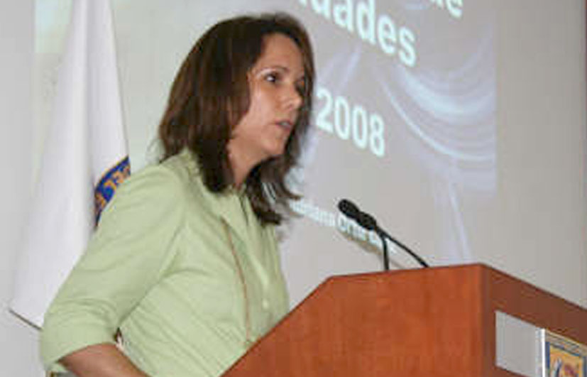 Rinde Adriana Ortiz Lanz, primer informe al frente de la Universidad Autónoma de Campeche