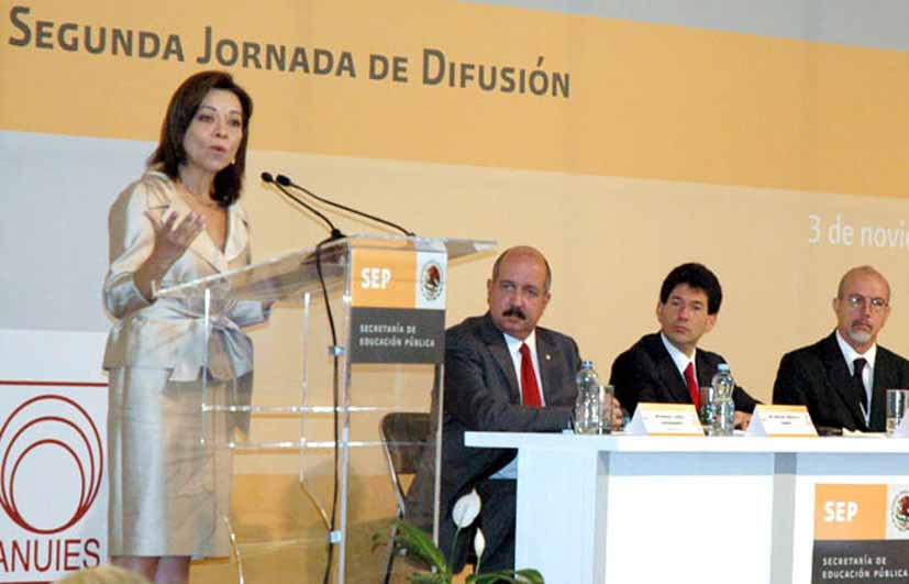 Llama Josefina Vázquez Mota a separar la agenda educativa de la arena política