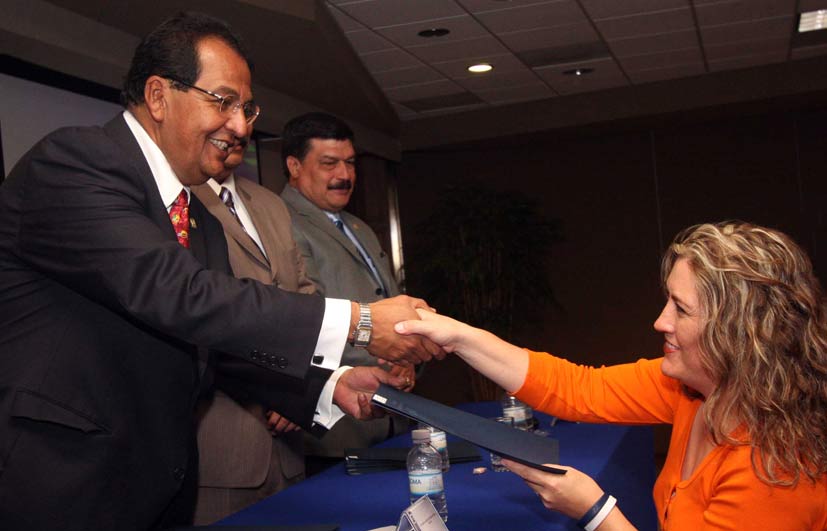 Entrega Universidad Autónoma de Coahuila estímulo al desempeño docente