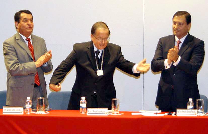 Rinde Rafael Urzúa Macías su tercer informe de actividades al frente de la Universidad Autónoma de Aguascalientes.