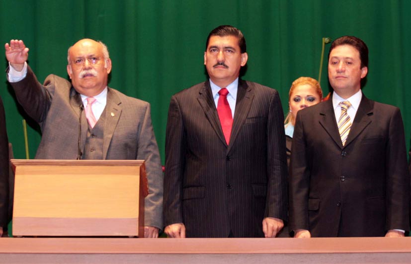 Miguel Ángel Aguayo López, rinde protesta para su segundo periodo como rector de la Universidad de Colima.