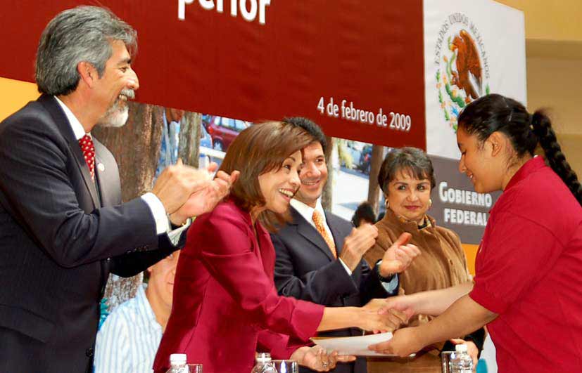 Exhorta Josefina Vázquez Mota a prepararse para las pruebas PISA y Enlace.