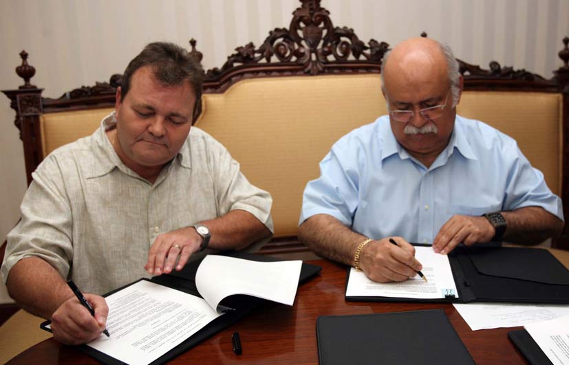 Firman la Universidad de Colima y Cementera APASCO convenio de colaboración