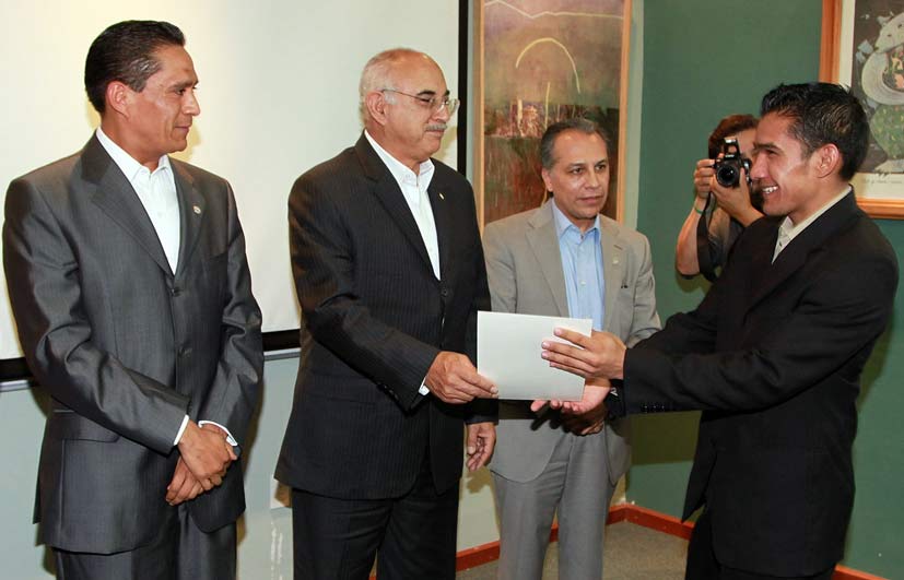 Ganan 8 alumnos de la UG la Competencia Nacional Universitaria de Litigación Oral 2009