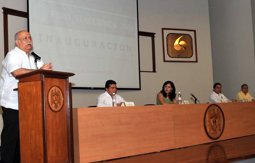 Realizan en la UCol Foro elecciones 2009