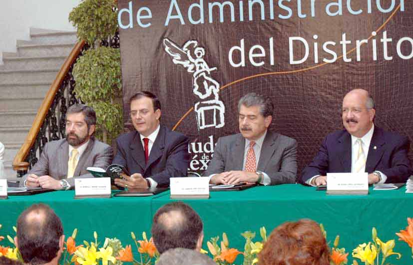 Instala Marcelo Ebrard consejo académico de la Escuela de Administración Pública del GDF