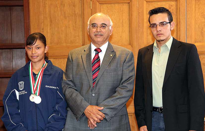 Conmemora UG a alumnos ganadores de la Olimpiada Nacional Juvenil y del Concurso Estatal de Oratoria.