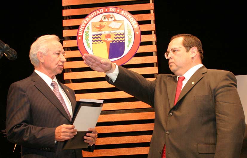 Toma protesta Heriberto Grijalva Monteverde como nuevo rector de la UNISON