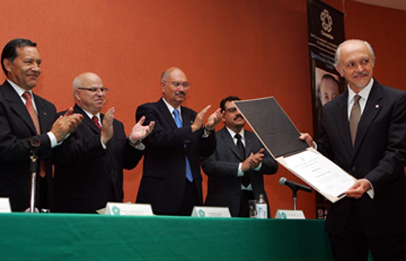 Recibe Mario Molina Doctorado Honoris Causa del CINVESTAV