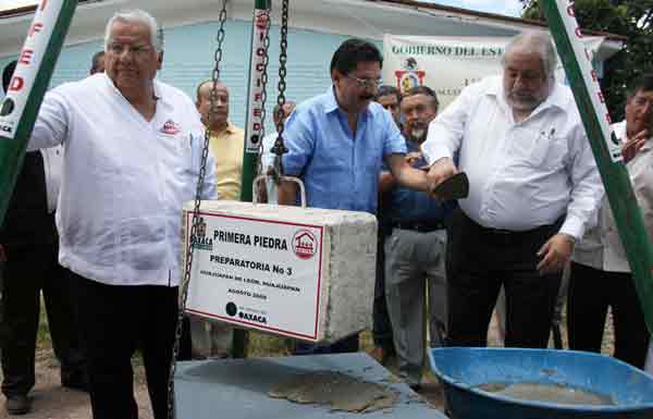 Aumentan la infraestructura de la Prepa 3 de la UABJO