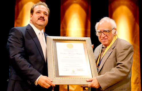 Otorga la UASLP Doctorado Honoris Causa al escritor Carlos Monsiváis