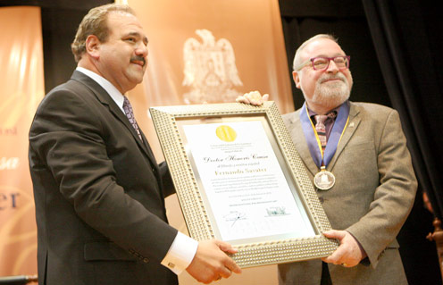 Galardonan a Fernando Savater con el Doctorado Honoris Causa de la Universidad Autónoma de San Luis Potosí