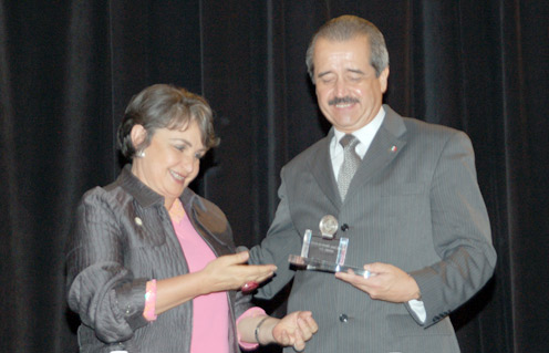 Participará el IPN en la producción de vacunas contra la influenza AH1N1 en 2012