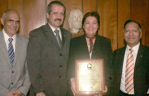 Entregó Córdova Villalobos constancia de Acreditación de la Facultad de Medicina de la UMSNH