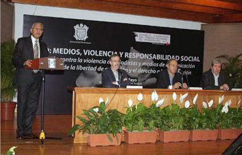 Urge a medios una nueva estrategia frente a la violencia: periodistas