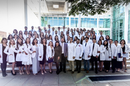 La comunidad médica recibe a 81 profesionales formados en la UG 