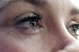 Uso de pestañas postizas debe de ser de manera temporal y no diaria, en la idea de evitar ácaros, señala especialista