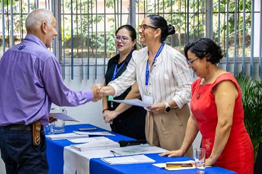 Biología UV reconoció a docentes con más de 20 años de servicio