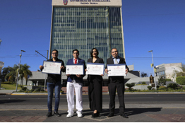 Entregan primeros títulos tramitados con nuevo sistema de titulación en la UdeG  