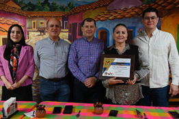 De manteles largos, la Nueva Universidad conmemora el décimo aniversario de la fundación del Program of English for Toddlers (PET)  