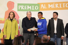 Recibe Equipo de Basquetbol Femenil “Las Lobas” de la UAdeC el Premio al Mérito Deportivo Municipal