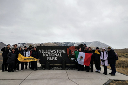 Viven alumnos de la preparatoria CETYS exitoso viaje de voluntariado a Yellowstone