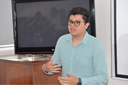 Doctorando UV analiza experiencias de comunidad sorda usuaria de software