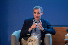 “Nuestra democracia está bajo asedio, pero no está perdida”