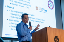 Brinda su experiencia desde la NASA para vuelos suborbitales