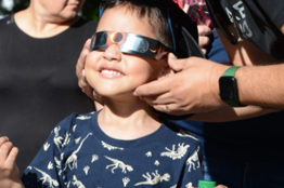 Crucial el uso de filtros adecuados para proteger los ojos durante la observación de un eclipse, asegura investigador de la Nueva Universidad