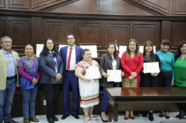 Entrega ICSHu menciones honoríficas por promedio de excelencia