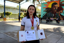 Kendra Verduzco, alumna de bachillerato de la Nueva Universidad, gana medalla de oro en la Feria Internacional de Ciencia de la Ingeniería y Tecnología en Túnez