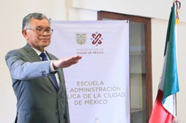 José Antonio De los Reyes rindió protesta como consejero académico de la Escuela de Administración Pública