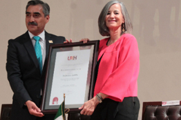 “Los escritores no somos nada sin la complicidad del lector”: Lavín 