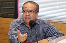 Refuerza UAEM su acervo bibliográfico mediante donación de libros