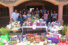 Equipo Morado de Lobos en Acción de la UAdeC Entrega Alimentos y Artículos de Higiene a Universitarias de la Residencia Femenil de Arteaga