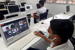 El acceso al internet se convierte en gran diferenciador pues, aunque simplifica la vida, también se convierte en factor de separación social  