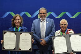 UV entregó Doctorado Honoris Causa  a Alicia de Alba y a María Rojo
