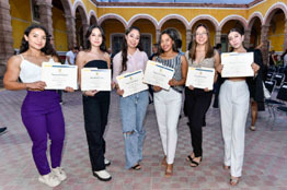 Finalizan cursos de idiomas en Campus León UG 