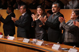 Rector de UAEH toma protesta a 696 nuevos profesionistas