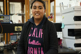 Egresada UG busca eficientar la degradación de colorantes artificiales en el tratamiento de aguas residuales