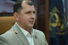 En nada abonan las desafortunadas expresiones del Gobernador sobre el atentado contra Arnoldo Valle; son terribles y graves, advierte Robespierre Lizárraga  