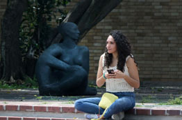 Jóvenes postergan transición a la adultez  