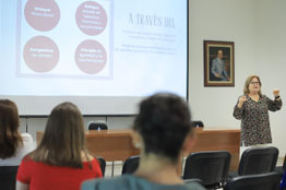 Defensoría de los Derechos Universitarios de la UAA se acerca a gallos de nuevo ingreso