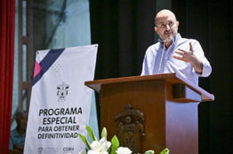 Entregan contratos de definitividad a 403 trabajadores universitarios