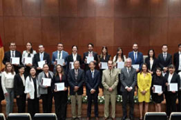 UAG entrega reconocimientos a maestros investigadores