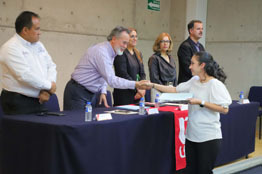 47 profesionistas concluyeron sus diplomados en Comercio Exterior y Aduanas y en Desarrollo de Habilidades Gerenciales en la UAA 