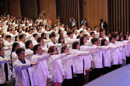 Cientos de líderes innovadores inician su formación como médicos 